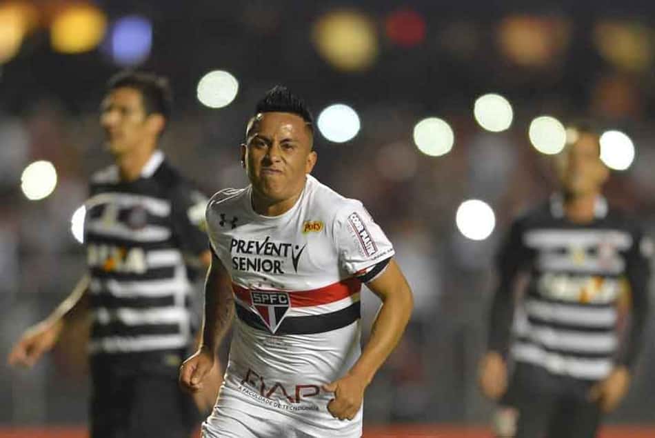 Há cinco anos, com show de Cueva, São Paulo goleava o Corinthians