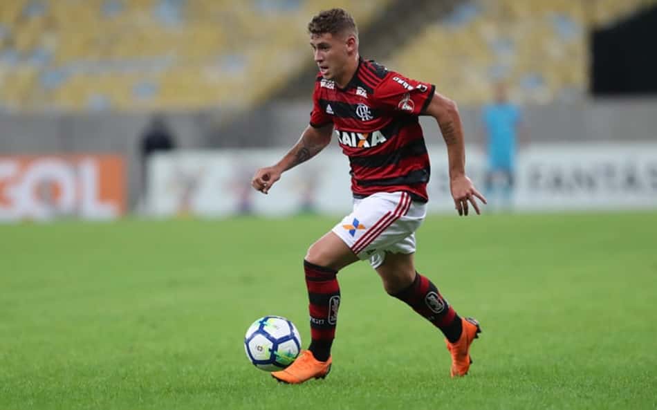 Flamengo pede retorno de Savio para acertar venda do jogador ao Kashiwa