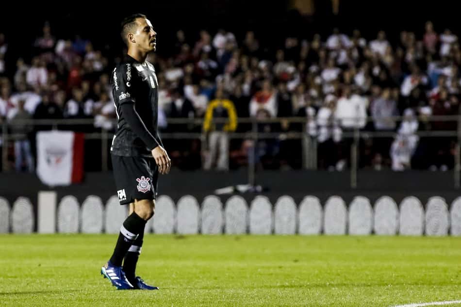 Emocionado, Rodriguinho se despede do Corinthians e diz: 'Pretendo voltar'