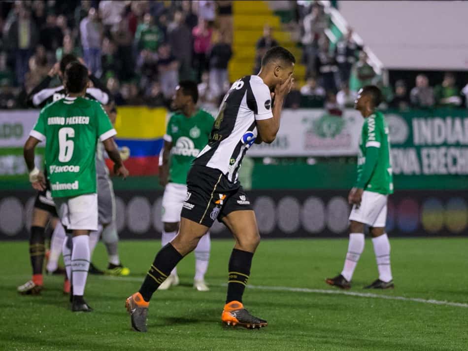 Faltou futebol: Santos e Chapecoense empatam em jogo 'sem sal'