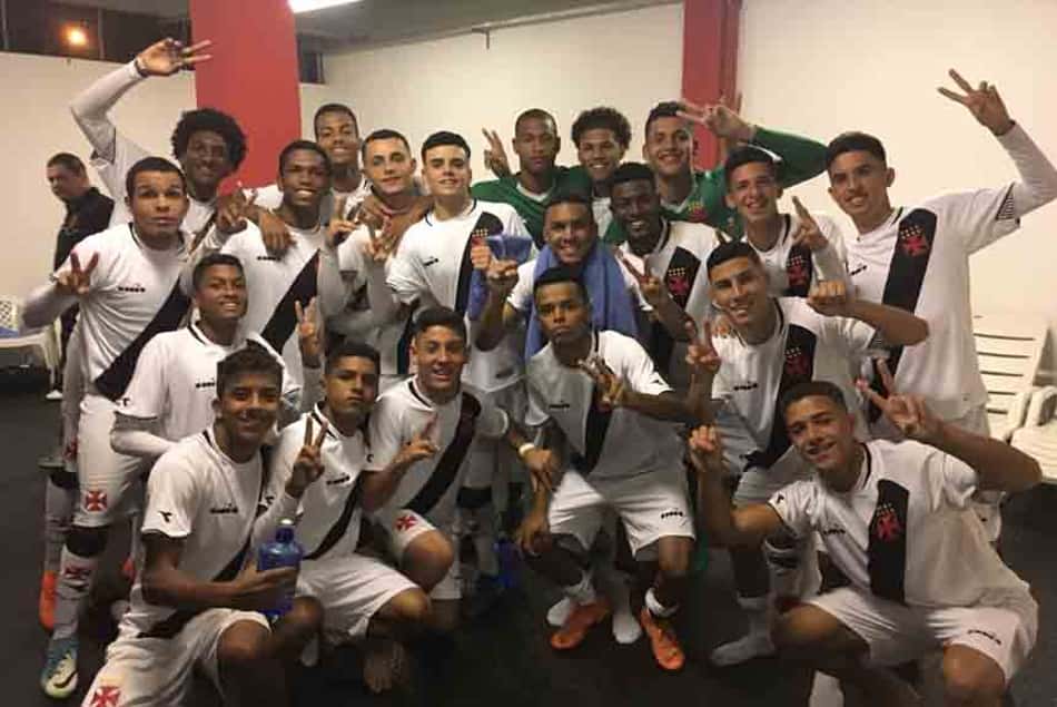 Sub-17 do Vasco bateu o Paraná e está nas quartas da Taça BH. Veja a&nbsp; seguir outras imagens na galeria do LANCE!