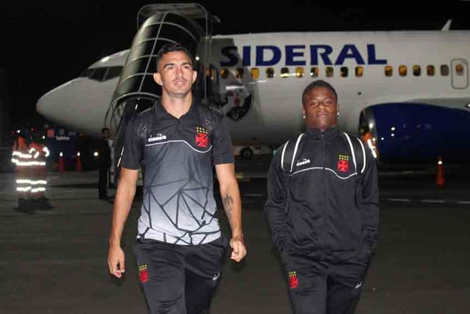 Vasco desembarcou em Quito para estreia na Conmebol Sul-Americana. Confira a seguir a galeria LANCE!