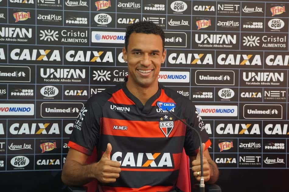 Com disposição, zagueiro retorna ao Atlético-GO e mira acesso à elite