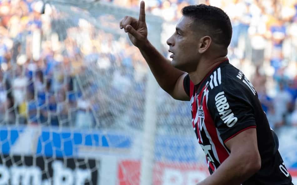 Diego Souza abriu o placar para o São Paulo 