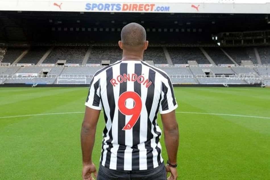 Newcastle confirma a chegada do venezuelano Salomón Rondón