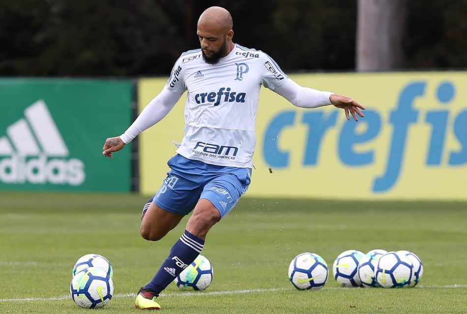 Felipe Melo tem recebido críticas de alguns torcedores, mas quer renovar com o Palmeiras