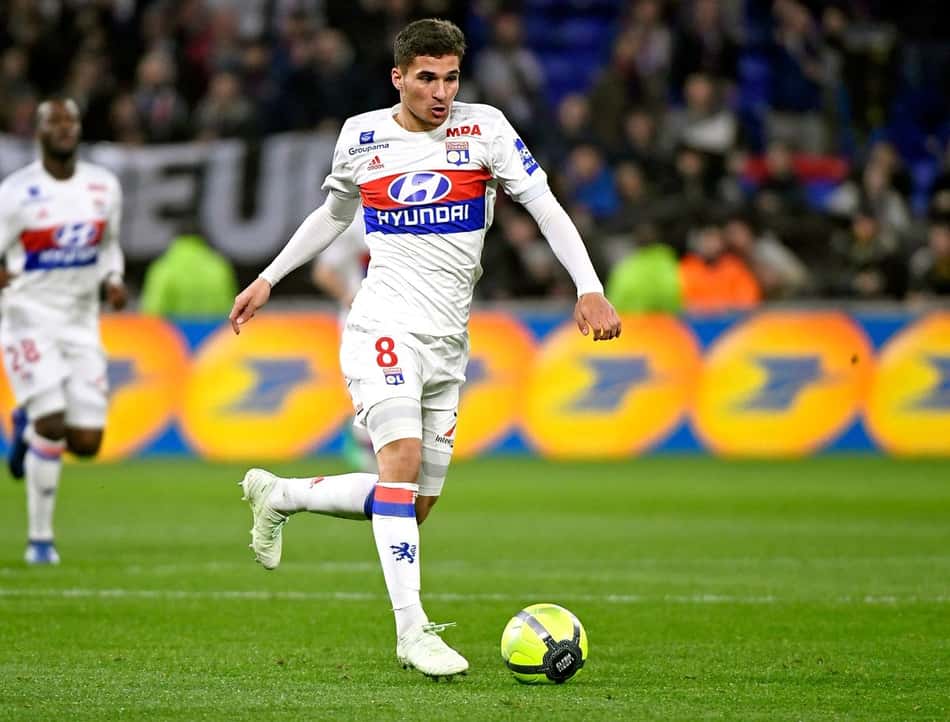 Arsenal apresenta proposta por meio-campista destaque do Lyon