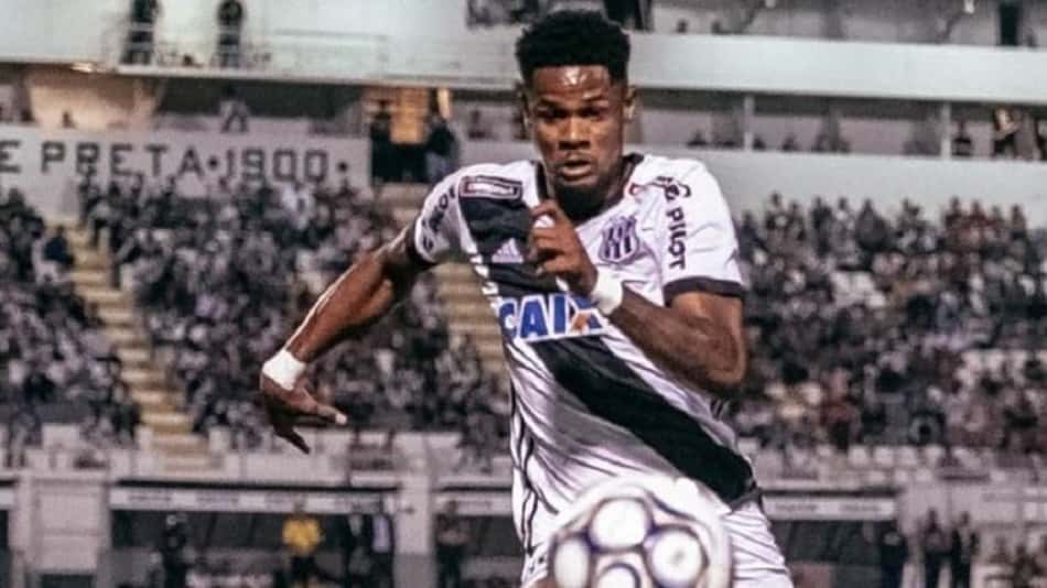 Após dois gols, atacante celebra fase decisiva e quer Ponte de volta ao G4