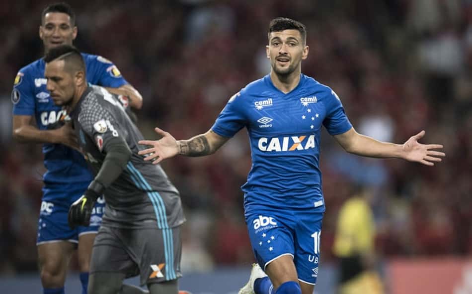 Retornando ao Maracanã após a final da Copa do Brasil, o Cruzeiro saiu do Rio de Janeiro com um grande resultado pelas oitavas de final da Taça Libertadores. Com grandes atuações de Giorgian De Arrascaeta e Dedé, a Raposa derrotou o Flamengo por 2 a 0 a carrega consigo uma grande vantagem para o duelo em Minas Gerais. O L! deu as notas aos comandados de Mano Menezes (Por Sergio Santana - sergiosantana@lancenet.com.br)