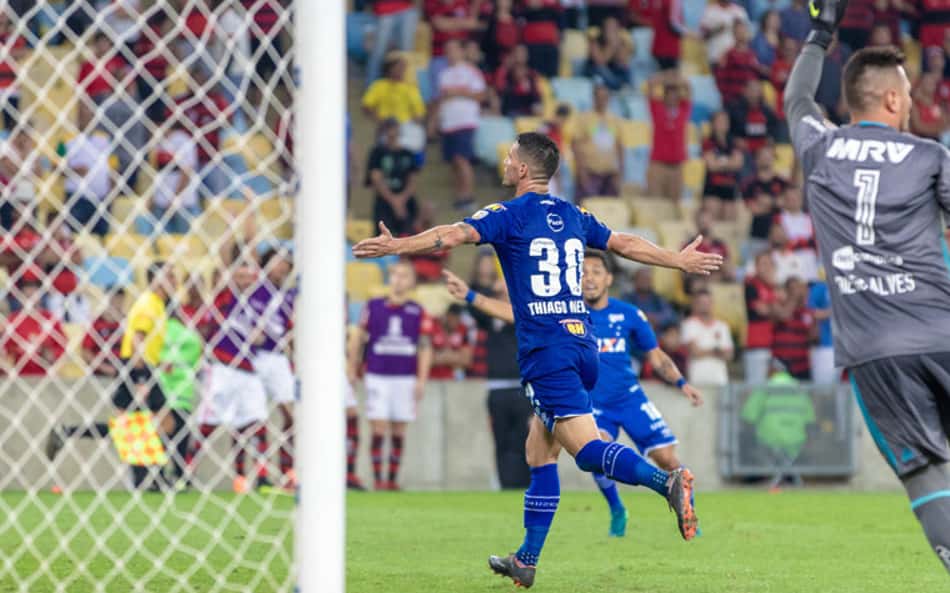 Thiago Neves vibra com vitória e vantagem para volta: 'Gigantesca'