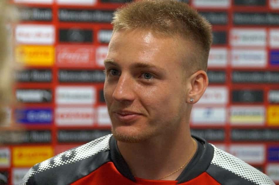 Volante da nova geração argentina renova com o Stuttgart por cinco anos