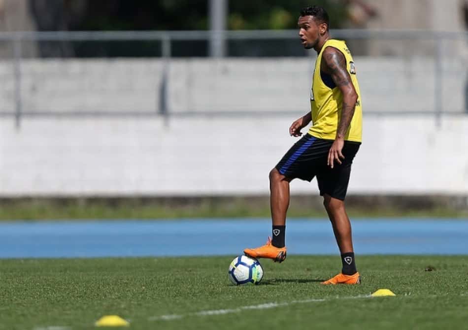 Curtinhas do treino: indicação de Gilson titular e Gatito ainda ausência