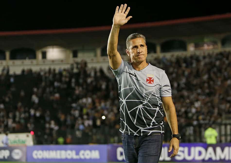 Após pressão, Jorginho não resiste e deixa o cargo de técnico do Vasco