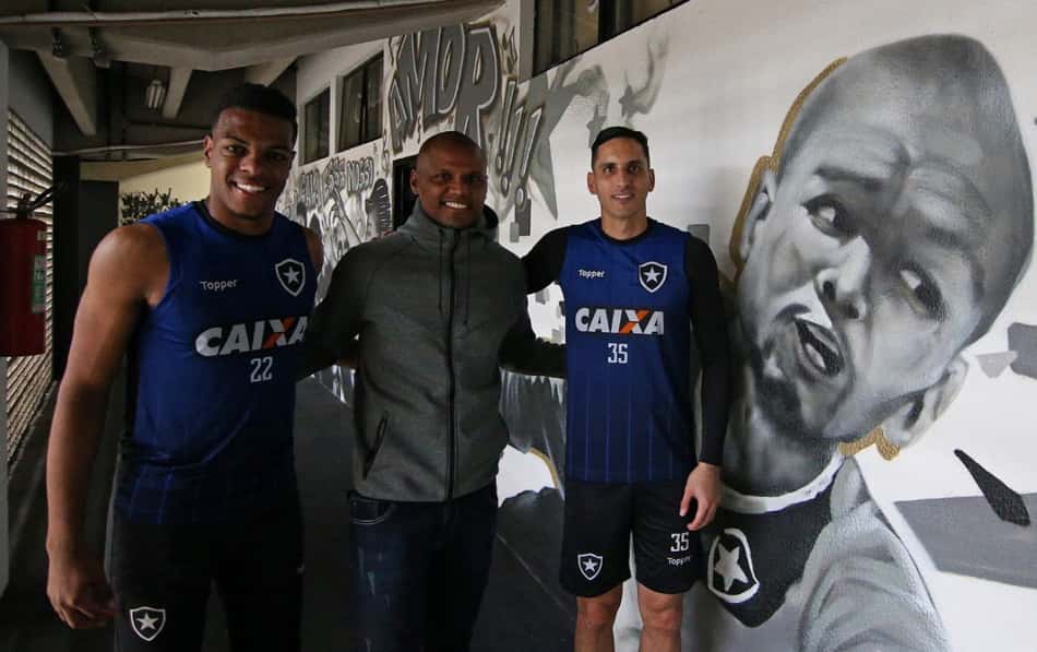 Jefferson visita elenco a pedido do Botafogo: 'Liderança incontestável'