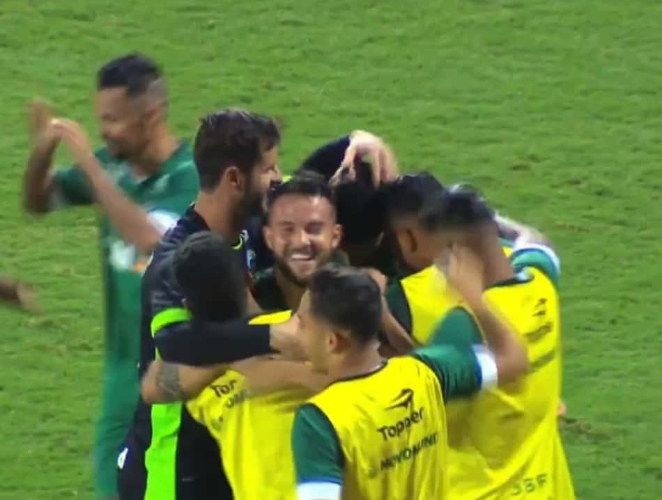 Goiás leva a melhor contra o CSA e entra no G-4 da Série B