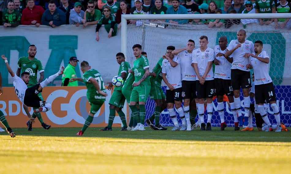 Apostas: vitória no domingo melhora cotação da Chape diante do Timão
