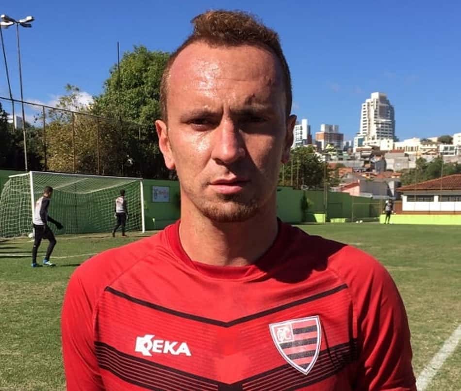 Zé Love chega ao Oeste e projeta: 'Espero retribuir com gols'
