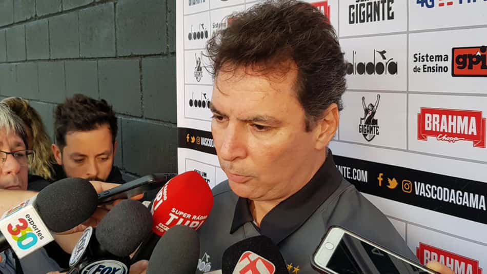 Alexandre Faria contesta árbitro após derrota do Vasco: 'Ele pipocou'
