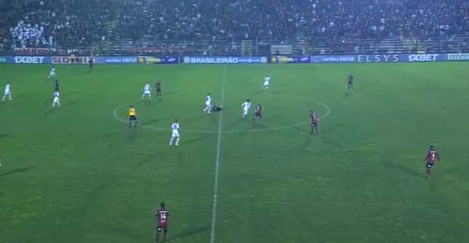 Na raça e com um a menos, Brasil de Pelotas arranca empate do Avaí no Bento Freitas