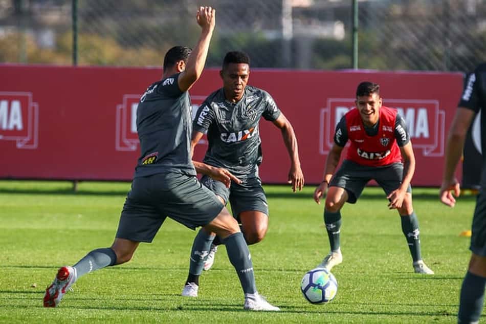 Emerson busca manter a titularidade no Galo