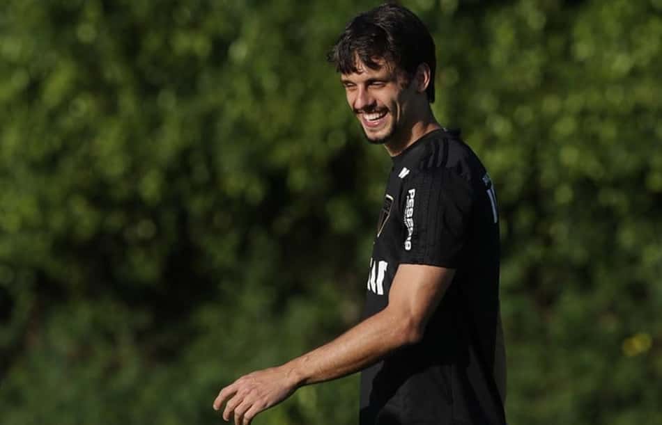 Rodrigo Caio promete 'dar a vida': 'Fiquei fora como torcedor fanático'
