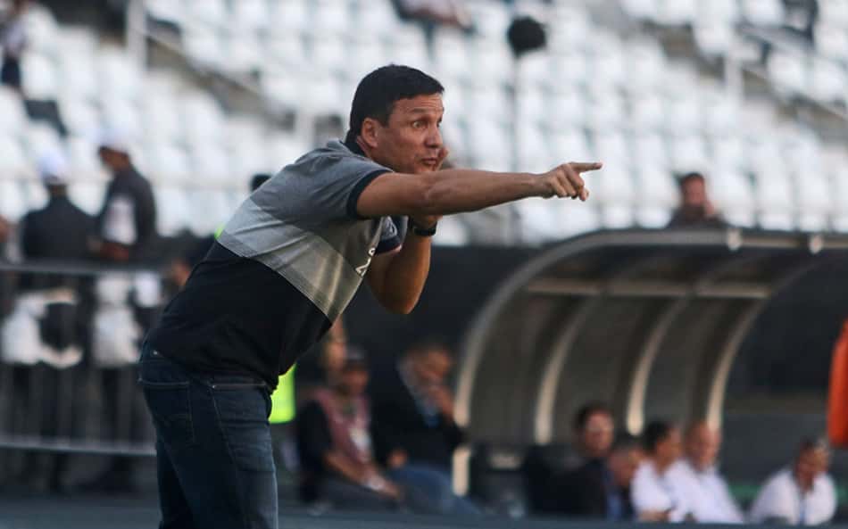 Zé Ricardo explica dura derrota: 'Jogamos mal um tempo inteiro'