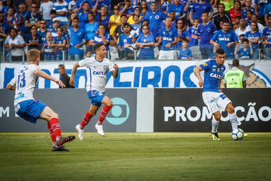 Egídio foi o autor do cruzamento para o gol de Thiago Neves