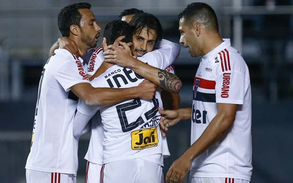 São Paulo derrota a Chapecoense e conquista Troféu Osmar Santos