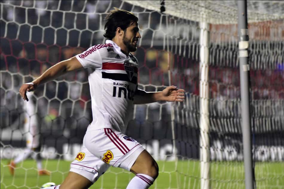 Neste domingo, o São Paulo bateu a Chapecoense por 2 a 0, em partida que começou com cinco jogadores do time considerado titular no banco, poupados. Porém, Hudson e Joao Rojas saíram da reserva aos 13 minutos do segundo tempo e brilharam no confronto. Shaylon, que iniciou o duelo em campo, também teve papel de destaque no Morumbi. Confira as notas para os jogadores do São Paulo na partida (Por Guilherme Amaro - guilhermeamaro@lancenet.com.br)