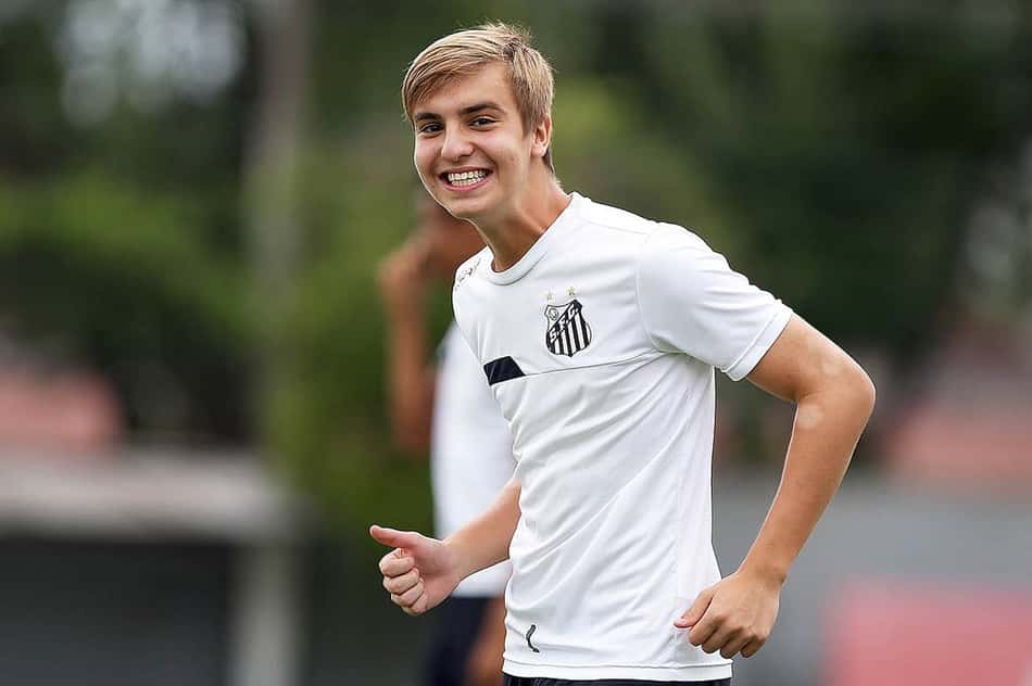 Zagueiro não renova e deixa o Santos após 15 anos de clube
