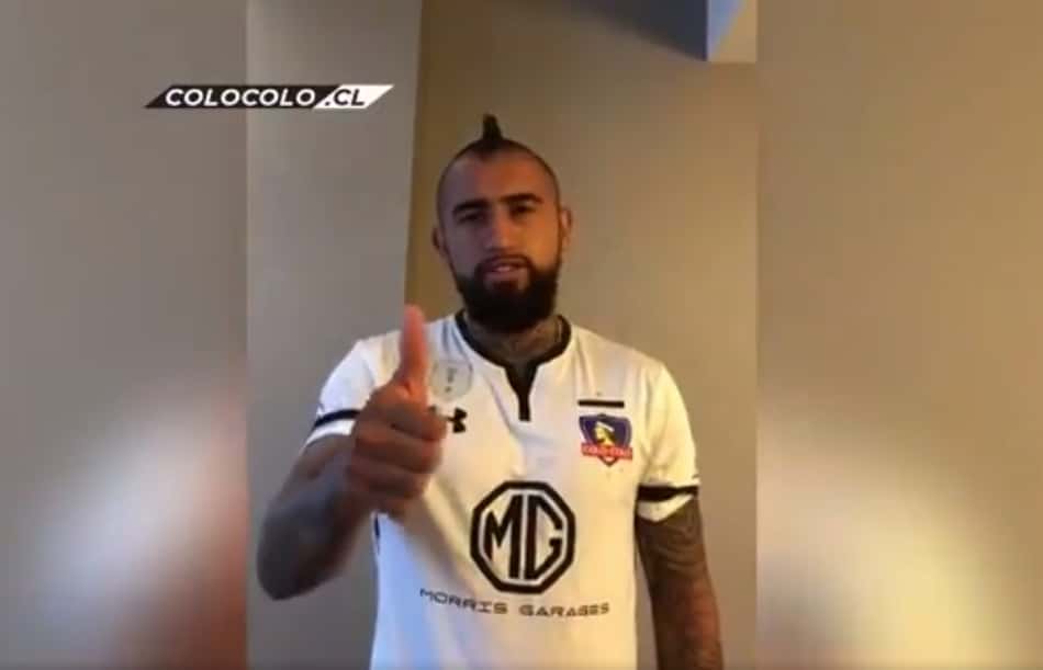 Com a camisa do Colo-Colo, Arturo Vidal manda mensagem de apoio
