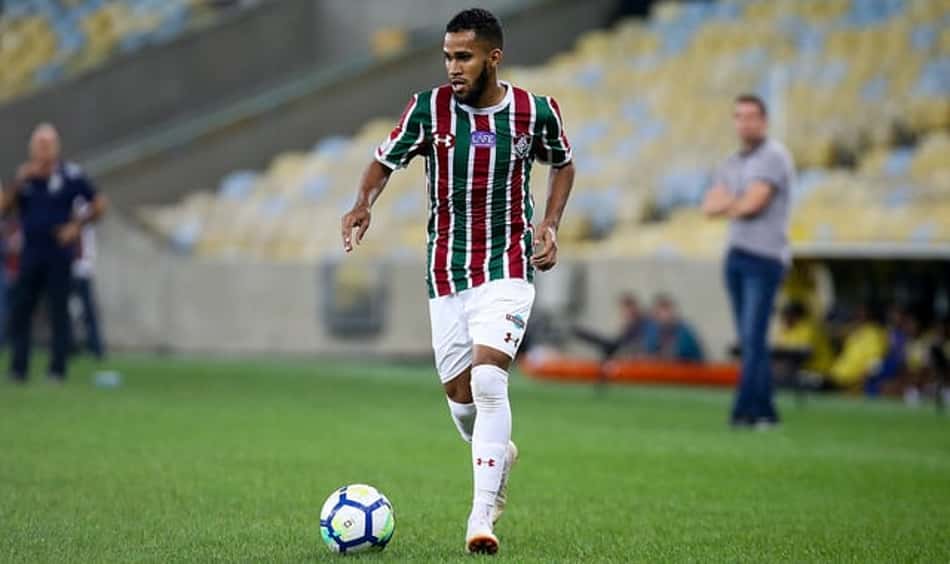 Na mira do Cruzeiro, Everaldo vem sendo um dos maiores garçons do futebol brasileiro