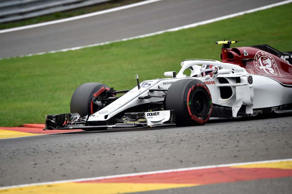 Em "dia positivo", dupla da Sauber termina sexta-feira dentro do top 10