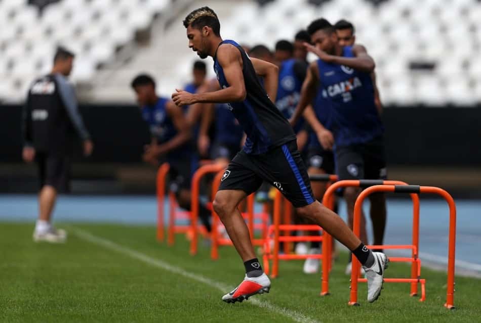 Porto seguro: volantes do Botafogo se destacam com atuações consistentes
