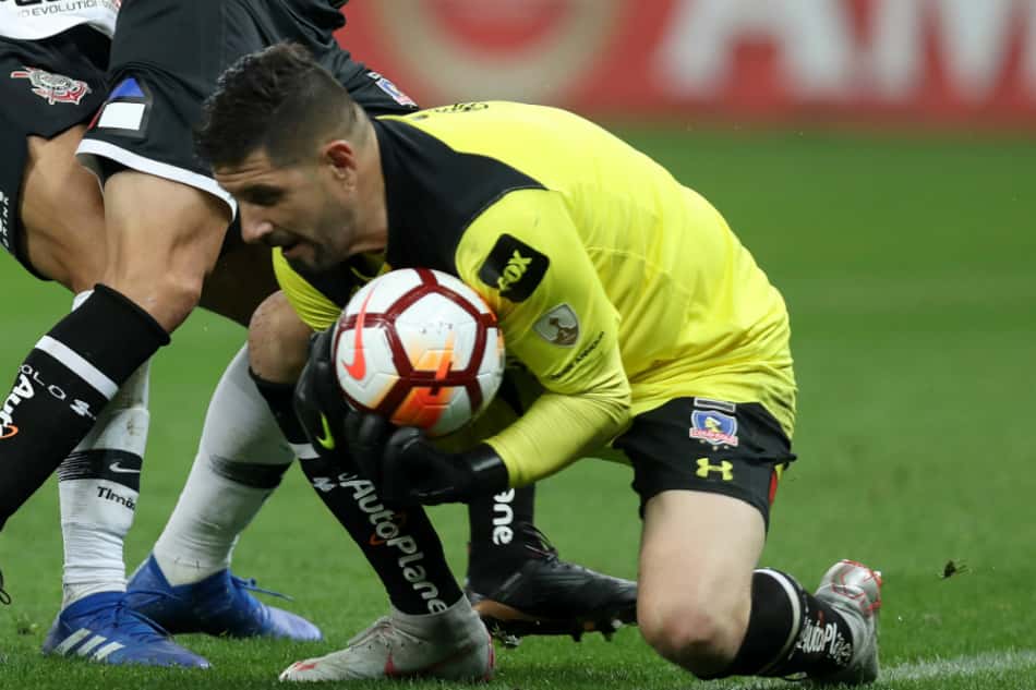 Goleiro do Colo-Colo vibra com a classificação: 'Não é fácil jogar a Libertadores'