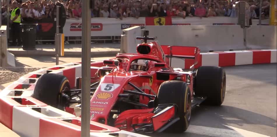 Vettel culpa "volante de Kimi" por acidente bizarro na demonstração da F1 em Milão