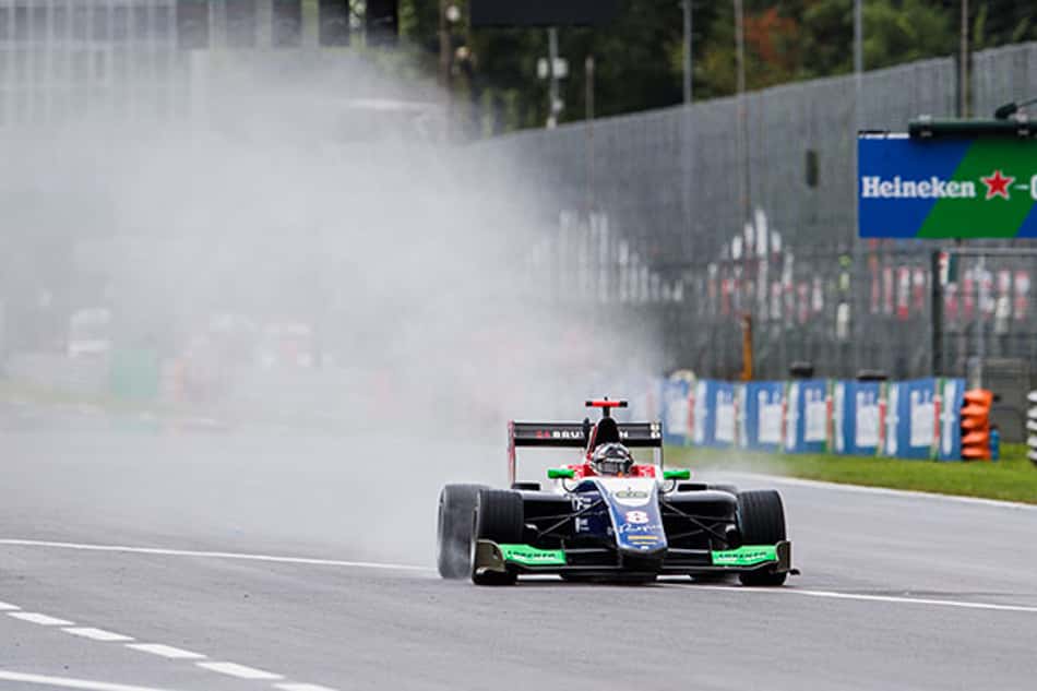 GP3: David Beckmann domina de ponta a ponta em corrida chuvosa na Itália