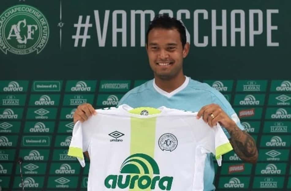 De olho na reação da Chapecoense, Vinicius revê Felipão e o Palmeiras