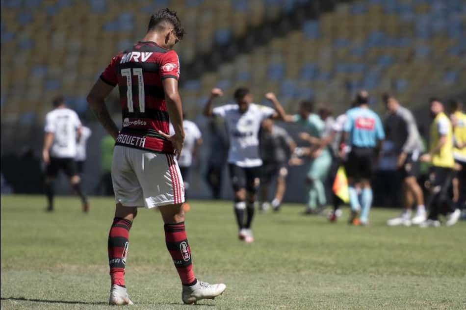 Ceará marca no fim do jogo, vence Flamengo e cala o Maracanã