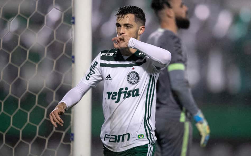 Ex-Chapecoense, Hyoran fez bonito contra seu antigo time e foi o grande nome do Palmeiras em vitória por 2 a 1 na Arena Condá, neste domingo. Confira as notas do LANCE! para os jogadores do Palmeiras na partida e análise da Chape (por Alê Guariglia - superraiox@lancenet.com.br)