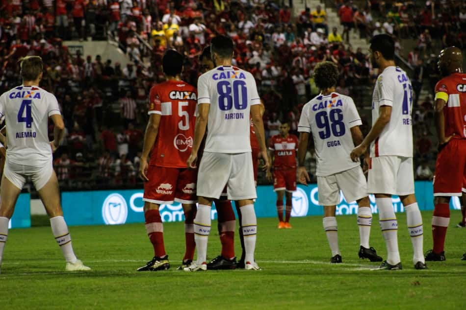 Para "se segurar" no G4, Avaí joga em Florianópolis contra o CRB