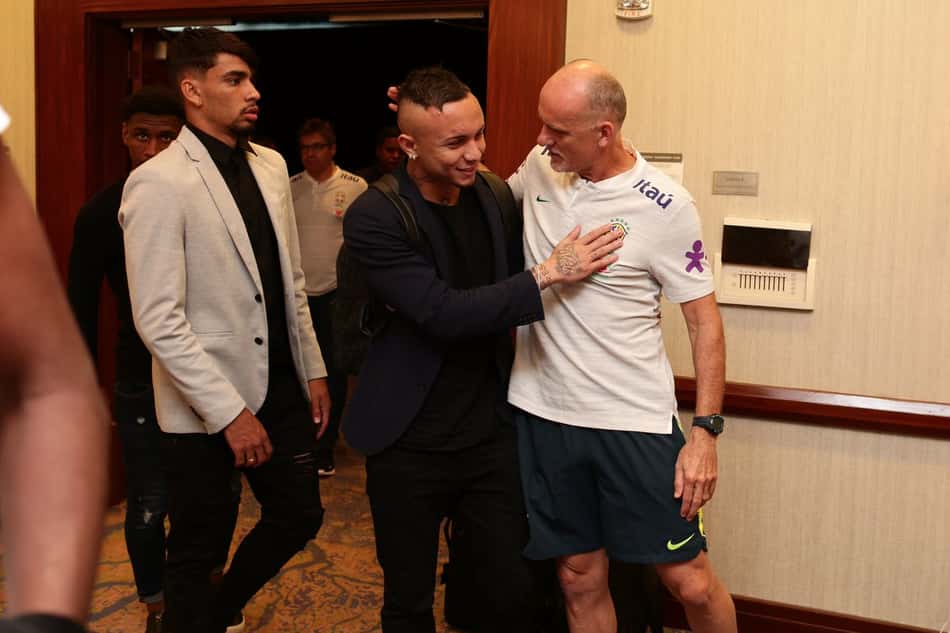 Paquetá, Éverton e Hugo se apresentam à Seleção nos EUA
