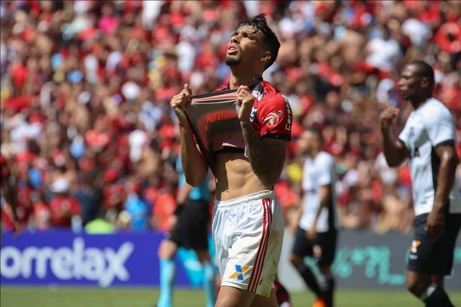 Arão deve substituir artilheiro e maior finalizador do Fla no BR-18