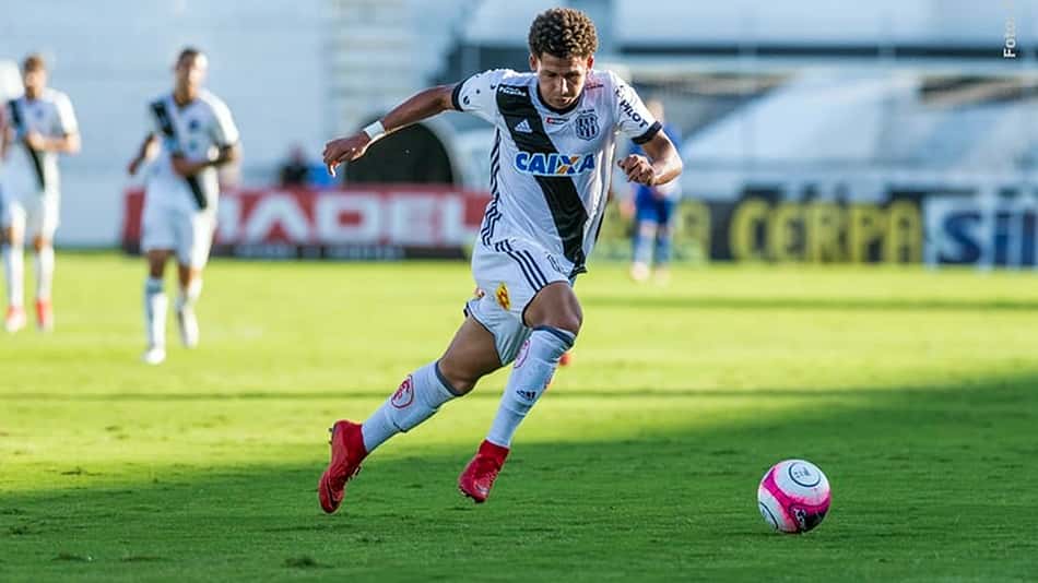 Santos acerta empréstimo de Felippe Cardoso, ex-atacante da Ponte Preta