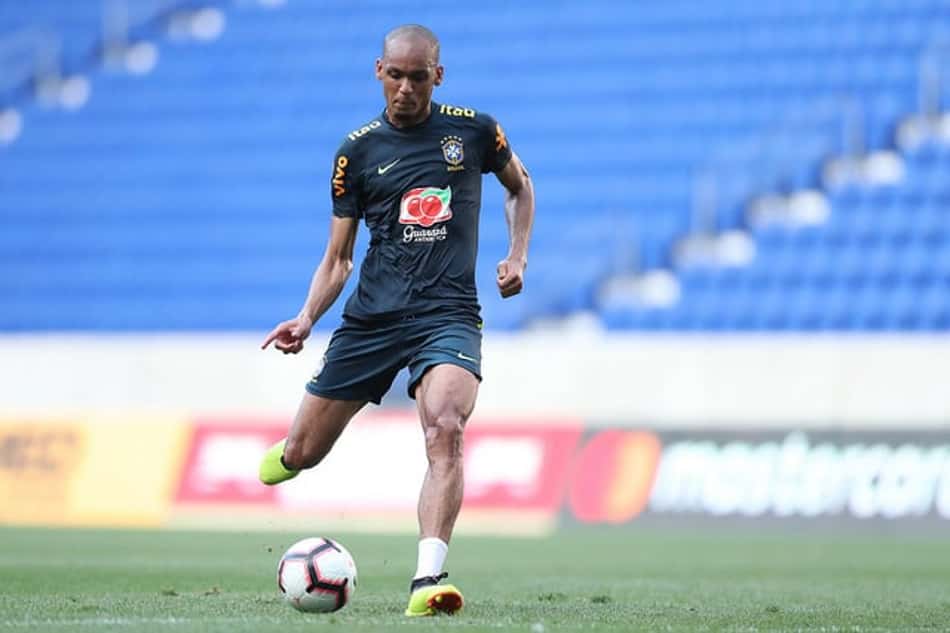 Fabinho fala sobre oportunidades na Seleção e comparou funções no clube e no Brasil com Tite