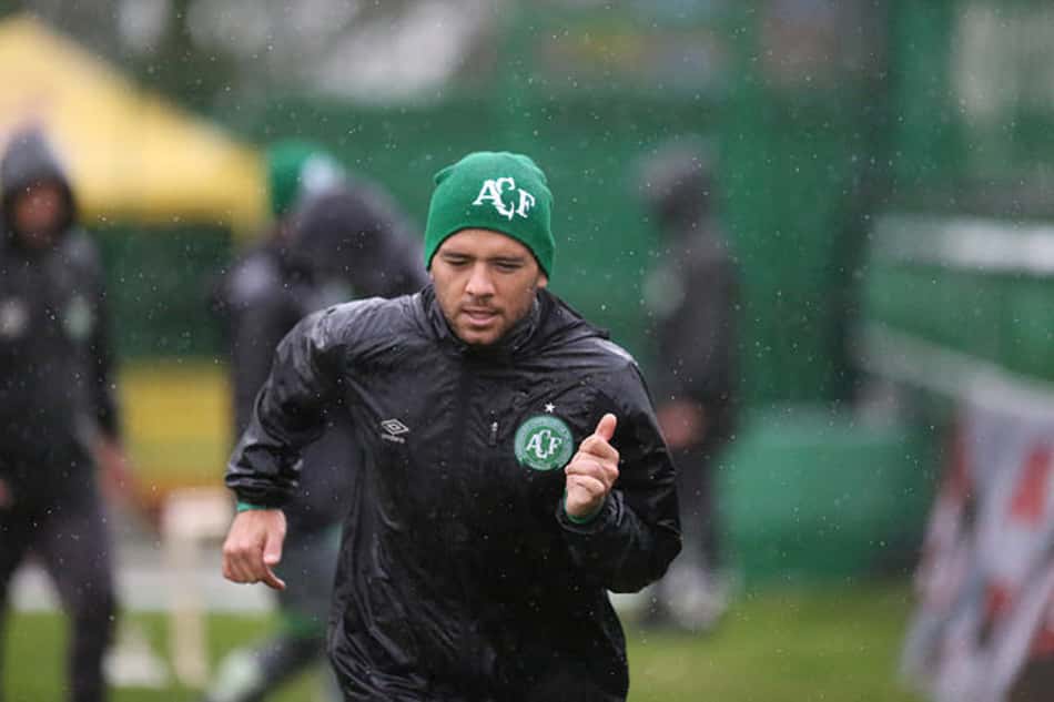 Em busca de recuperação, meia da Chape quer vitória contra o Paraná
