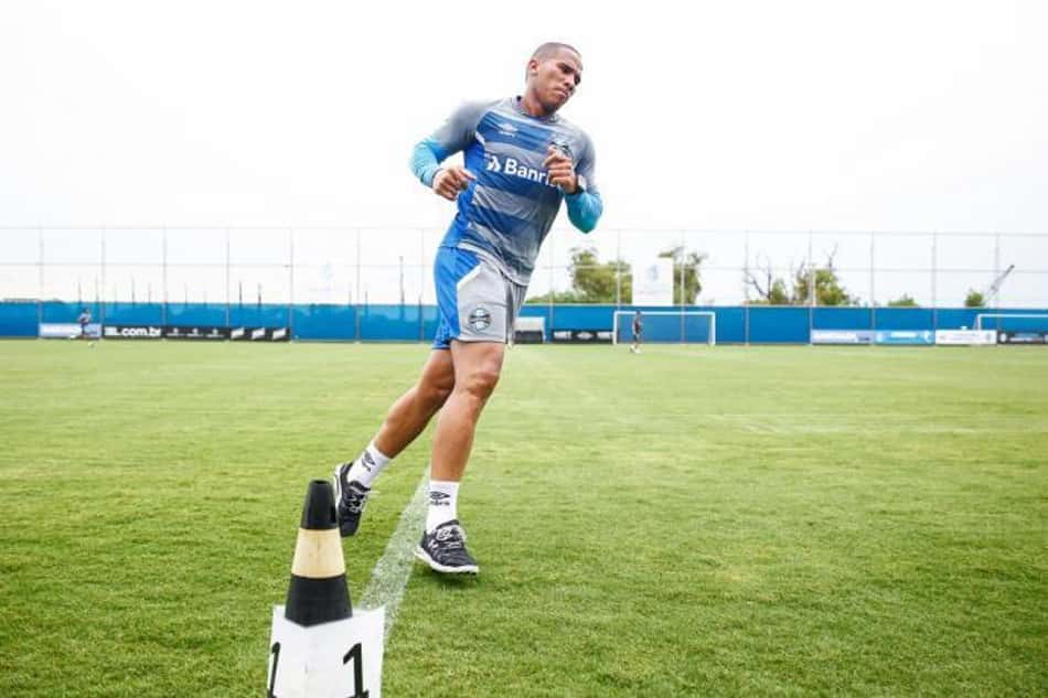 Jael passa por cirurgia e desfalca Grêmio na reta final da temporada