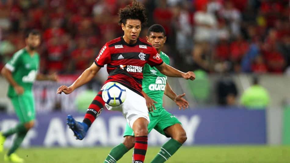 Arão aproveita chance e ganha moral no Fla para a semi da Copa do Brasil