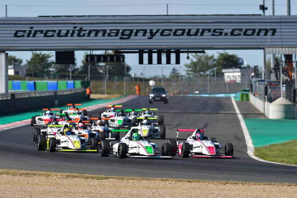 F4 Francesa: Collet brilha em Magny-Cours com duas poles, duas vitórias e três voltas mais rápidas