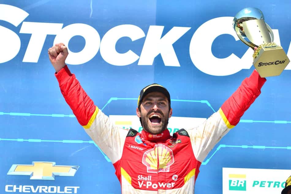 Na base da sorte, Átila Abreu vence a corrida 2 da Stock Car em Cascavel